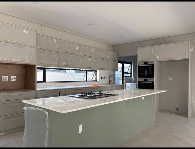 5 BEDROOM HOUSE FOR SALE IN SANDOWN
